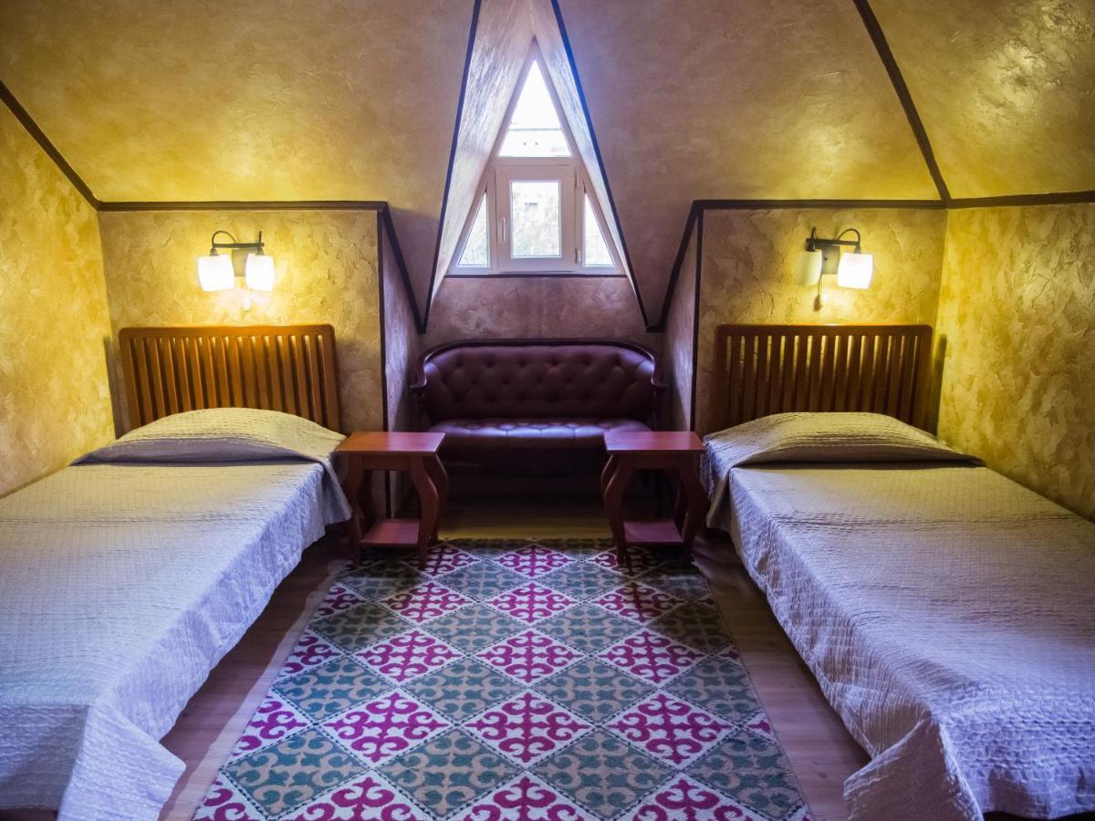Asian Mountains Bichkek Chambre photo